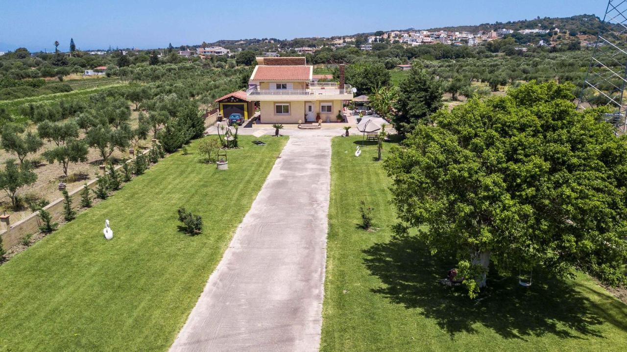 Laylande House Theológos